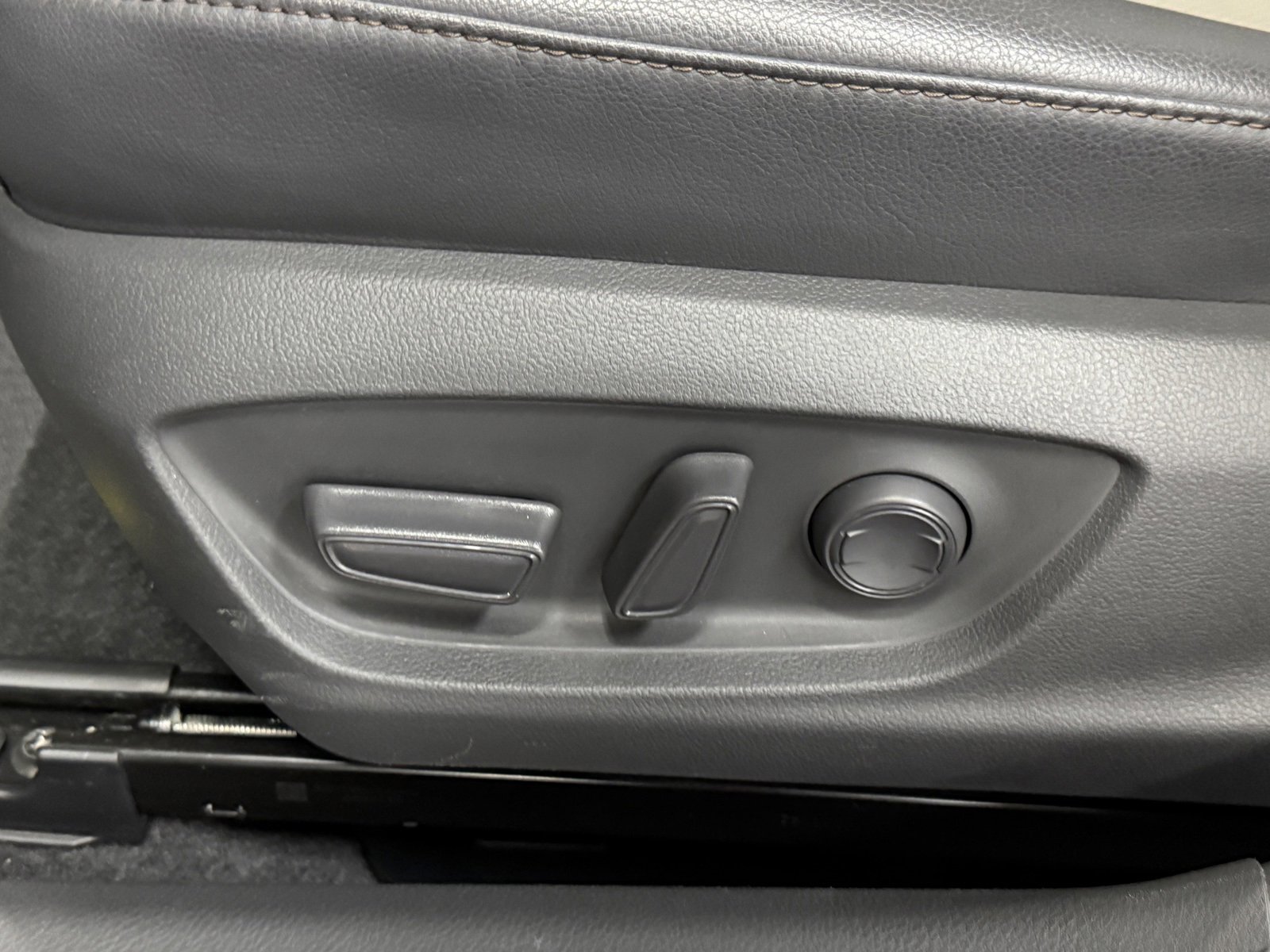 Used 2020 Toyota Camry XLE image 21