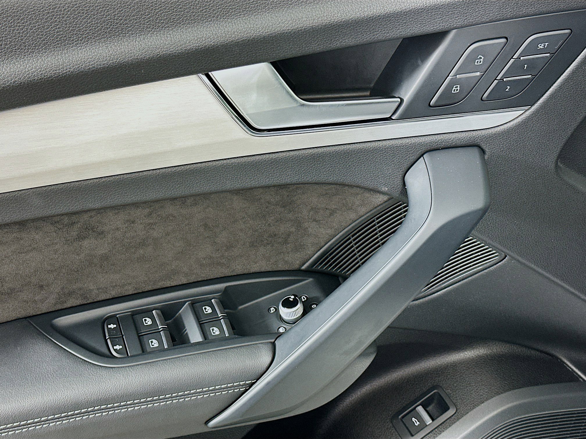 Used 2020 Audi SQ5 Premium Plus w/ Premium Plus Package image 15