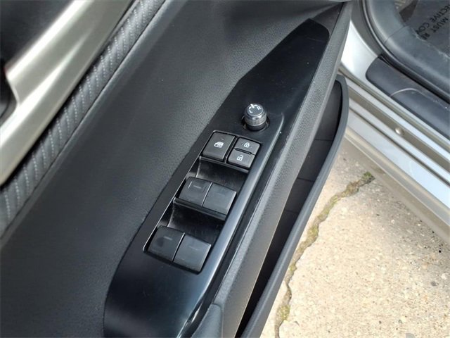 Used 2025 Toyota Camry SE image 21