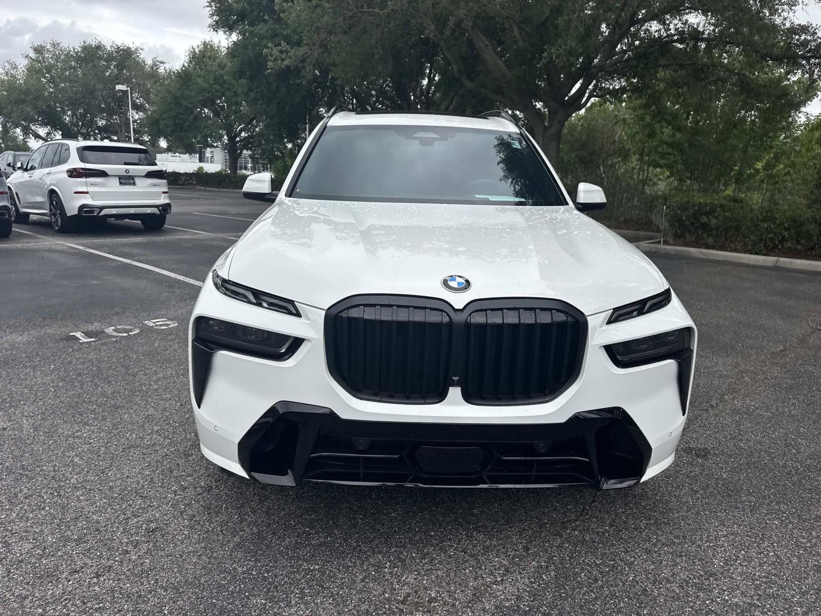 Used 2023 BMW X7 xDrive40i w/ M Sport Package image 9