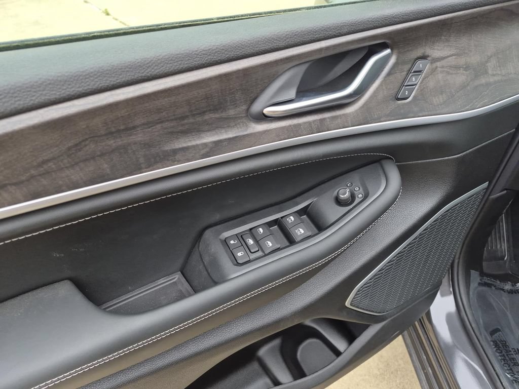 New 2026 Jeep Grand Cherokee Limited AWD/4WD image 12