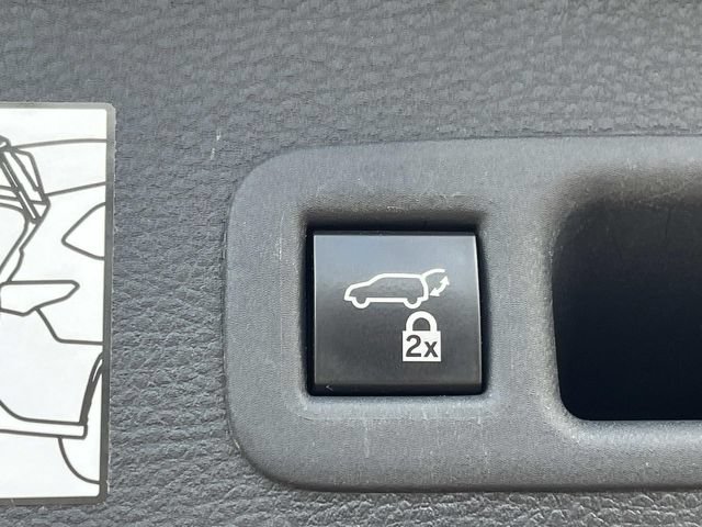 Used 2022 Toyota Sienna Platinum FWD image 12
