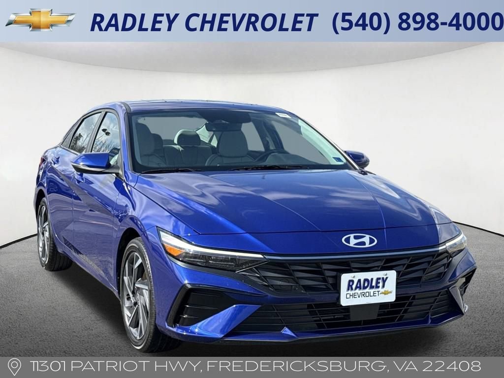 Used 2025 Hyundai Elantra Limited image 21