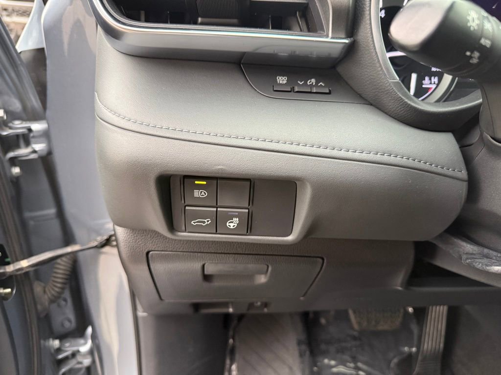 Used 2020 Toyota Highlander Limited image 8