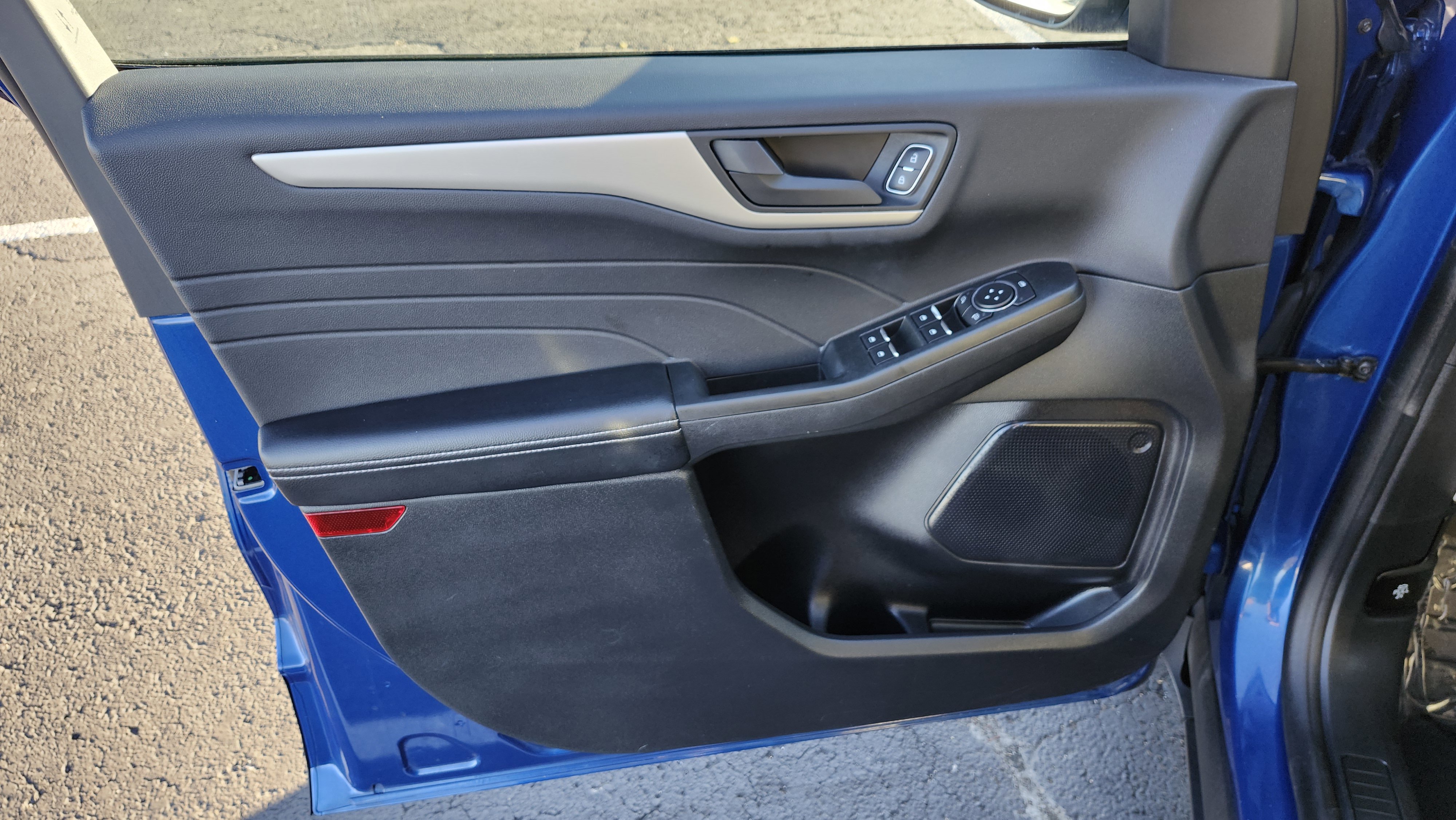 Used 2022 Ford Escape SE image 18