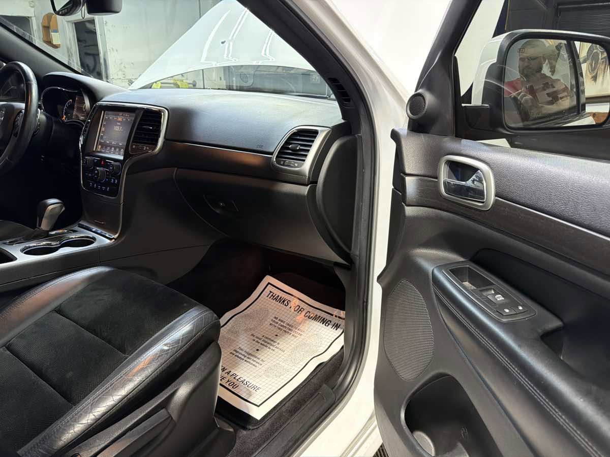 Used 2017 Jeep Grand Cherokee Altitude RWD image 27