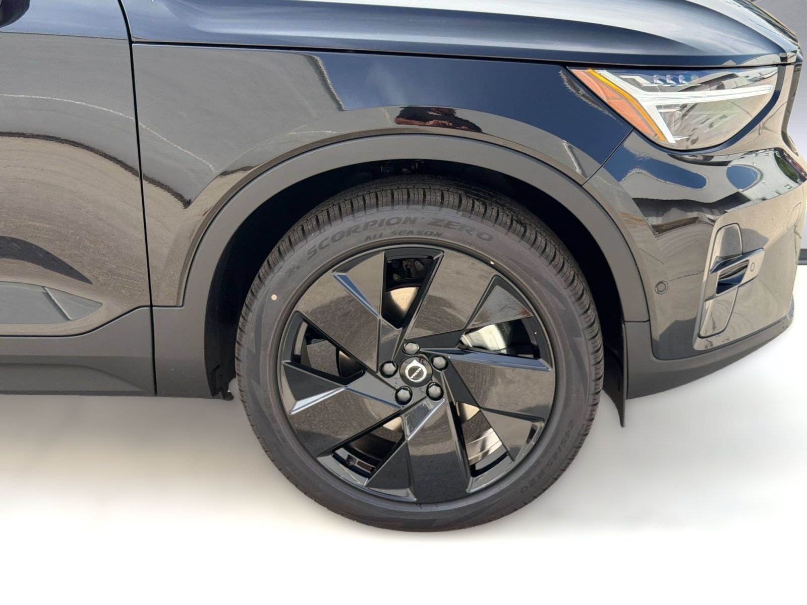 New 2026 Volvo XC40 B5 Ultra w/ Protection Package Premier AWD/4WD image 13
