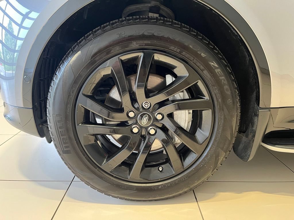 Used 2020 Land Rover Discovery Landmark AWD/4WD image 15