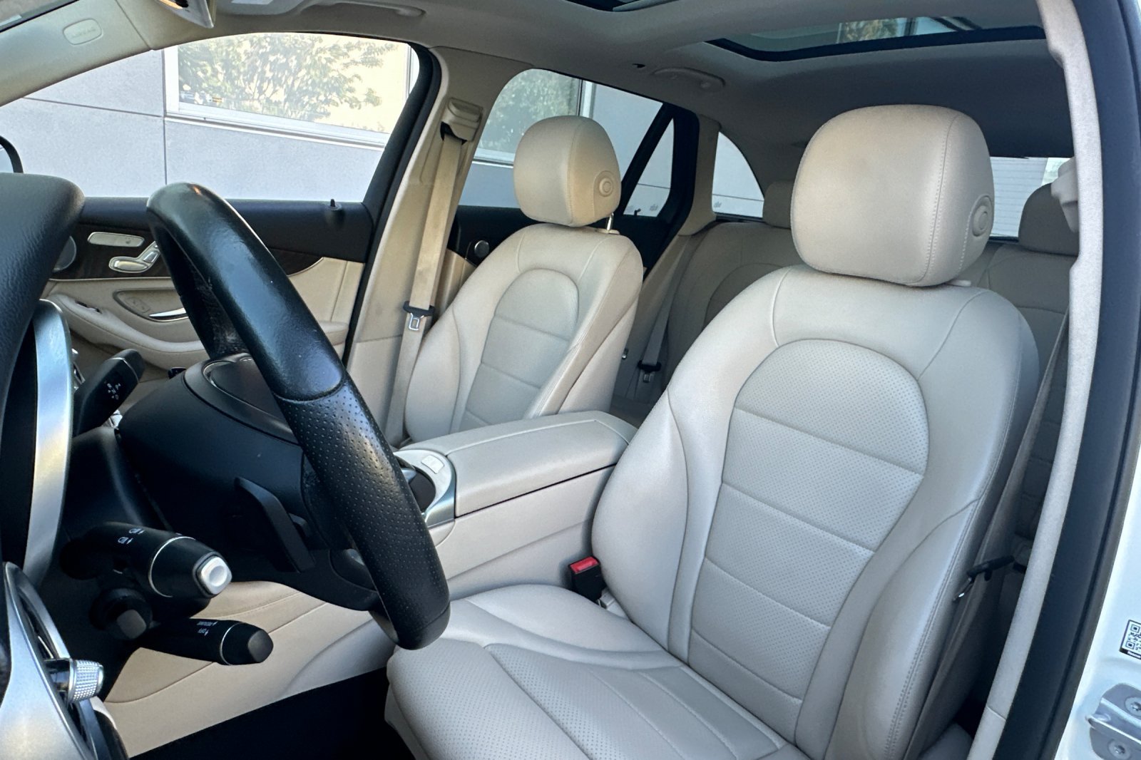 Used 2018 Mercedes-Benz GLC 300 4MATIC image 5