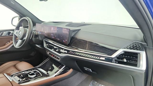 Used 2025 BMW X7 M60i image 22