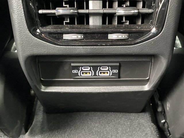 Used 2024 Jeep Grand Cherokee Laredo image 13