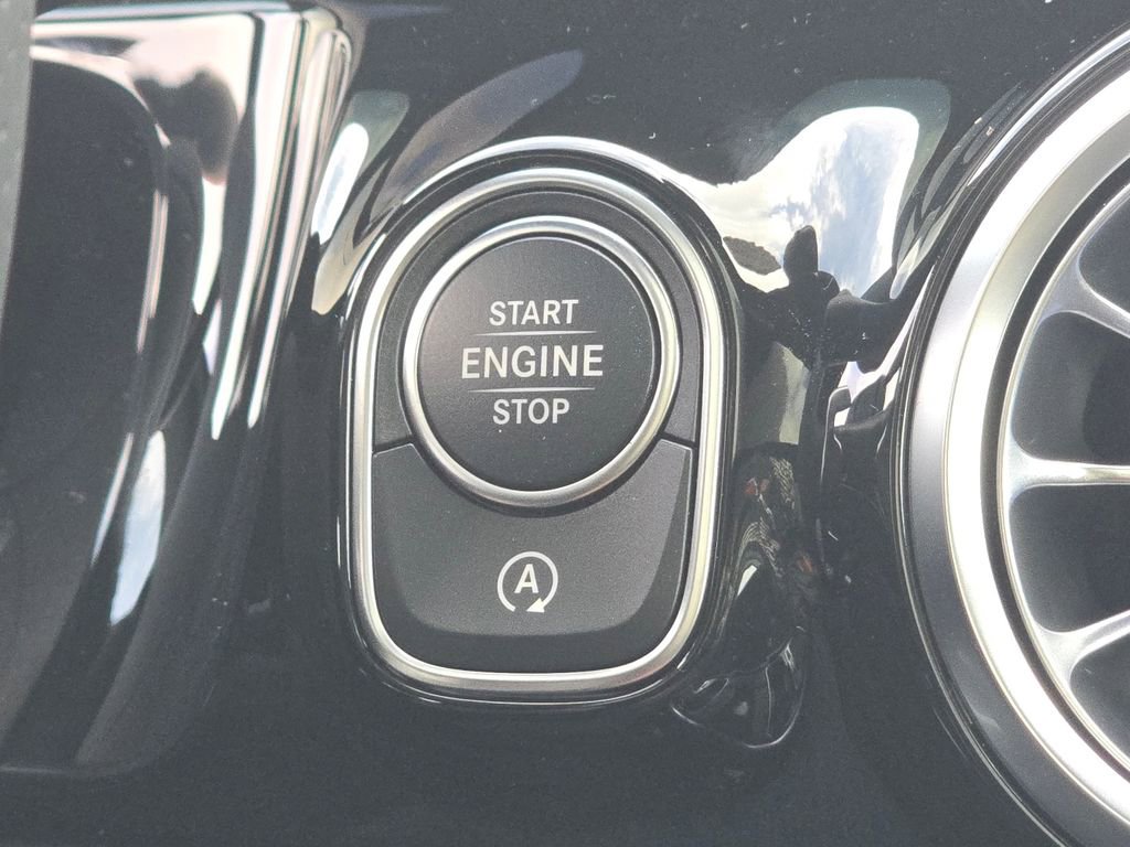 New 2026 Mercedes-Benz GLA 35 AMG 4MATIC image 35