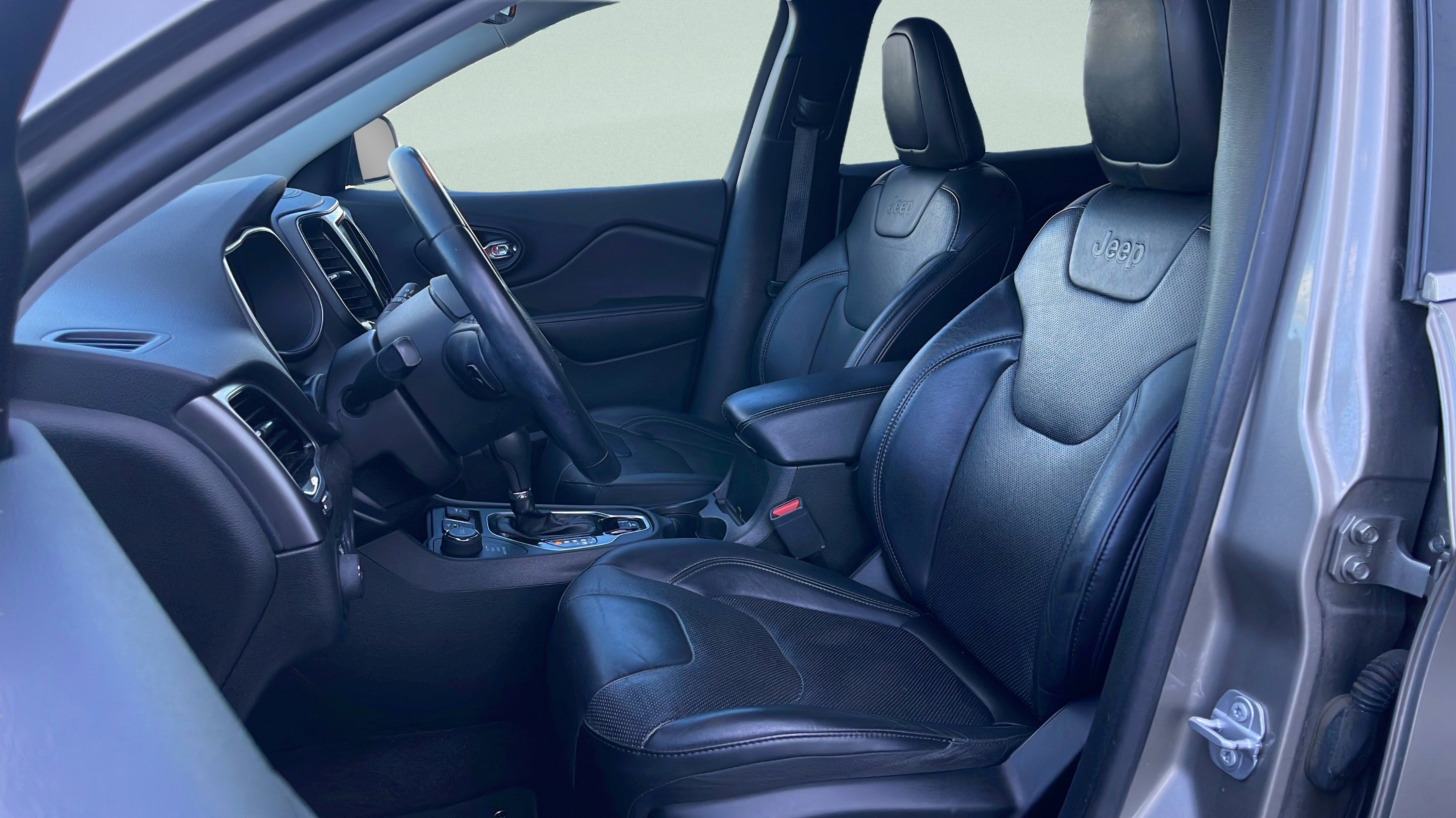 Used 2019 Jeep Cherokee Limited image 42