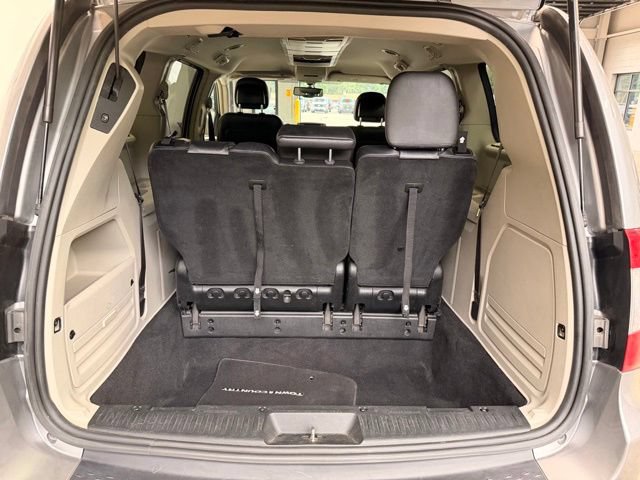 Used 2015 Chrysler Town & Country Touring-L w/ Driver Convenience Group FWD image 10