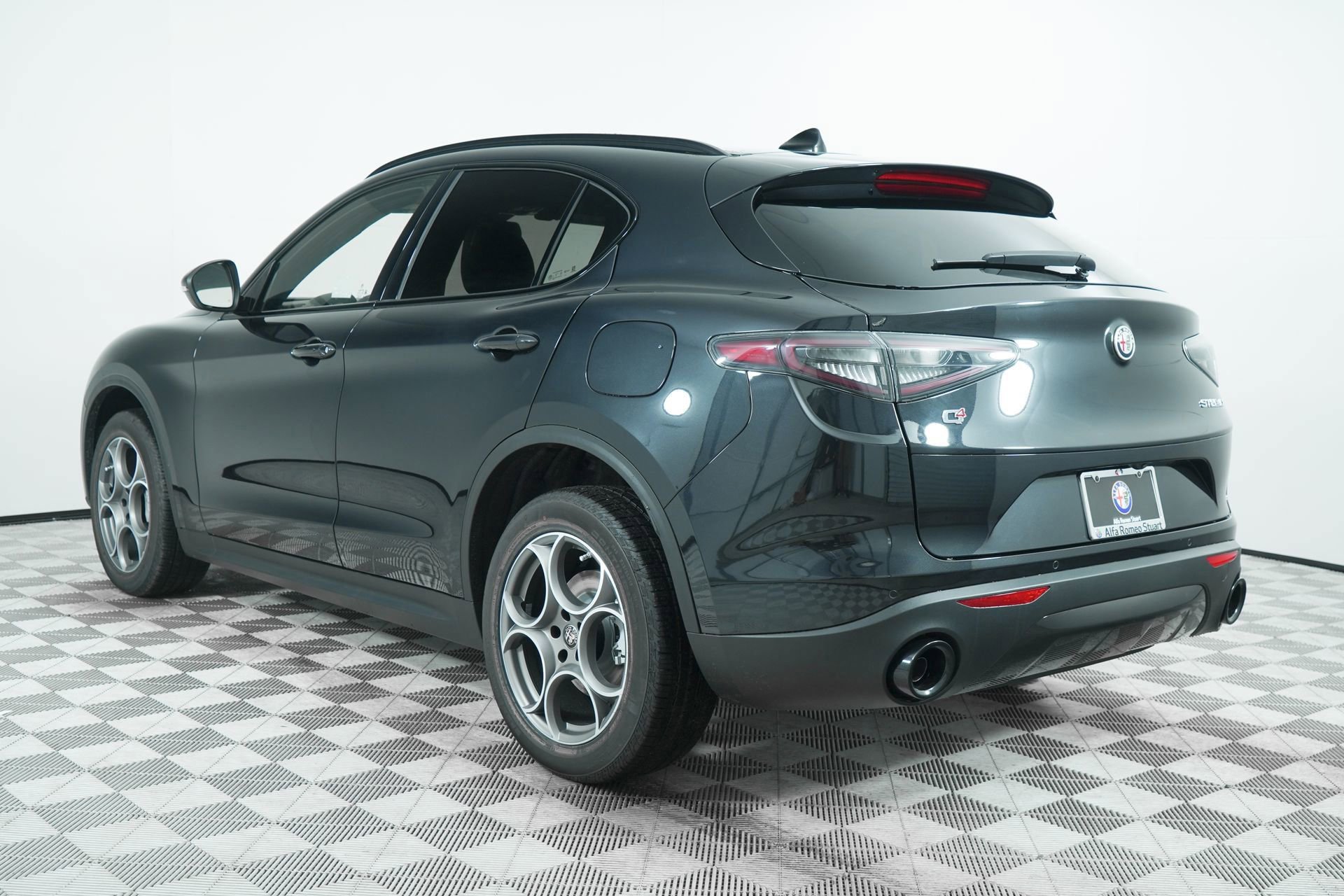 New 2025 Alfa Romeo Stelvio Sprint image 5