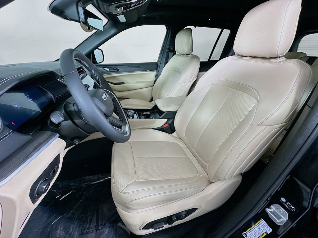 Certified 2025 Jeep Grand Cherokee Limited w/ Luxury Tech Group II image 33