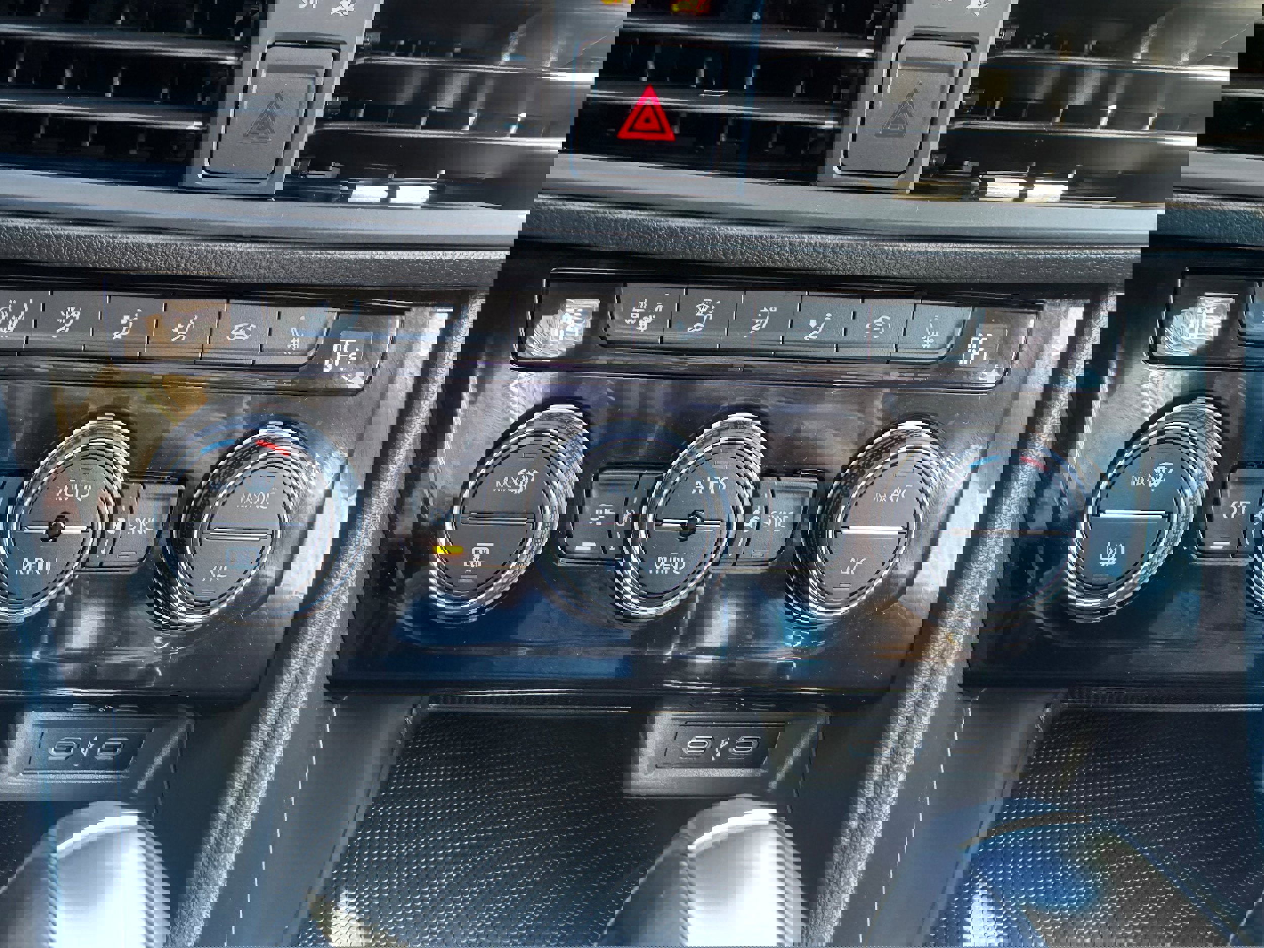 Used 2021 Volkswagen Jetta SE w/ SE Cold Weather Package image 19