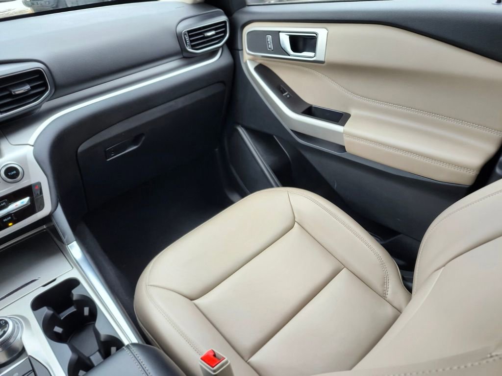 Certified 2022 Ford Explorer XLT w/ Equipment Group 202A image 15