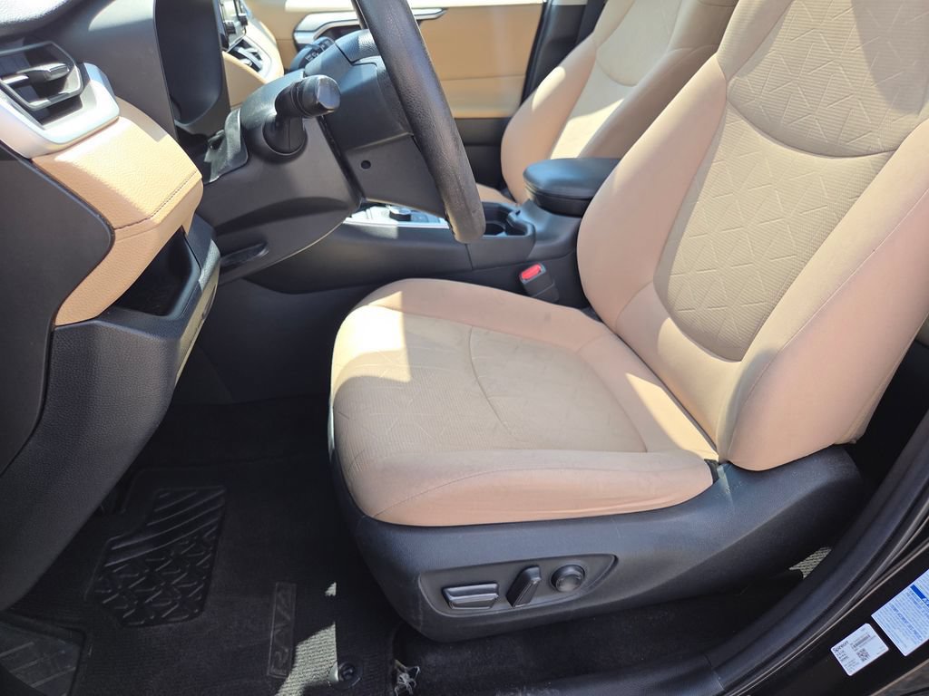 Used 2020 Toyota RAV4 XLE w/ Convenience Package AWD/4WD image 6
