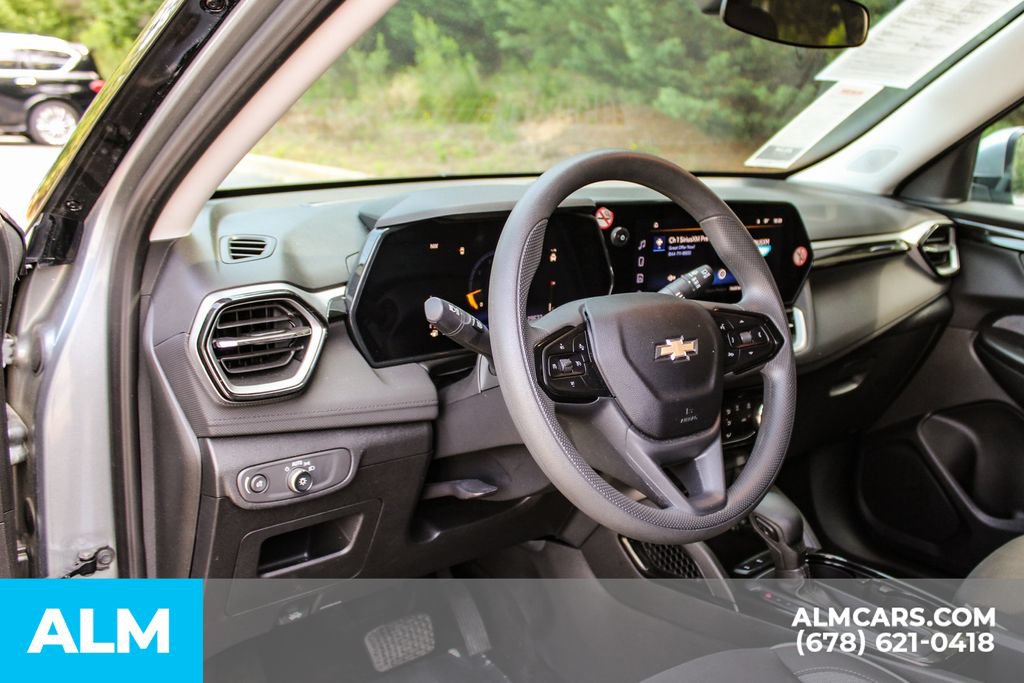 Used 2025 Chevrolet TrailBlazer LT FWD image 22