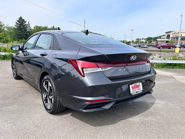 Used 2023 Hyundai Elantra SEL w/ Convenience Package FWD image 3