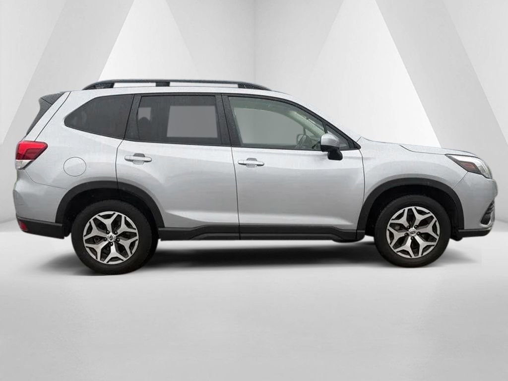 Used 2024 Subaru Forester Premium AWD/4WD image 8