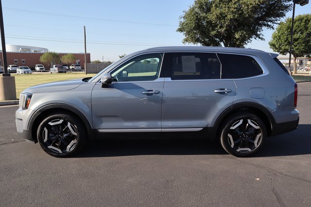 Used 2025 Kia Telluride S image 2