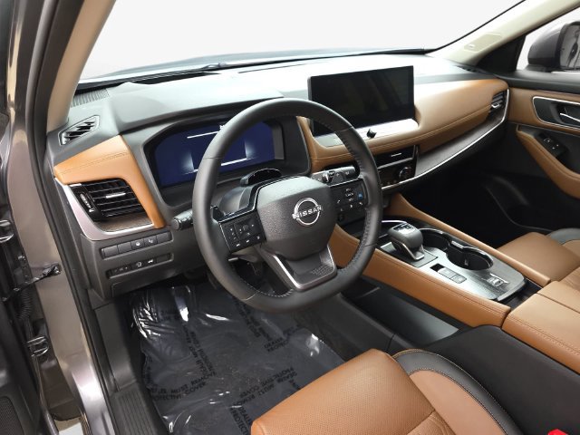 Used 2025 Nissan Rogue Platinum w/ Tech Package FWD image 16