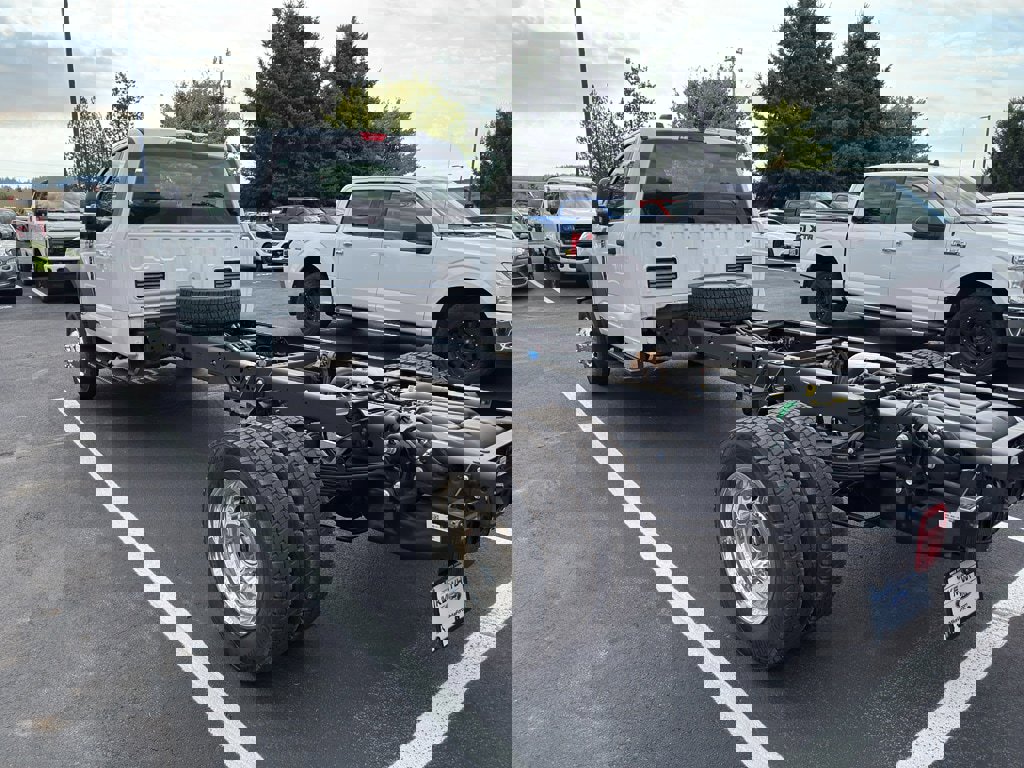 New 2025 Ford F550 4x4 Regular Cab Super Duty image 5