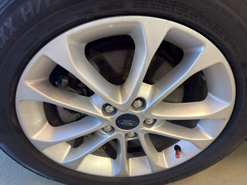 Used 2020 Ford Fusion SE FWD image 33