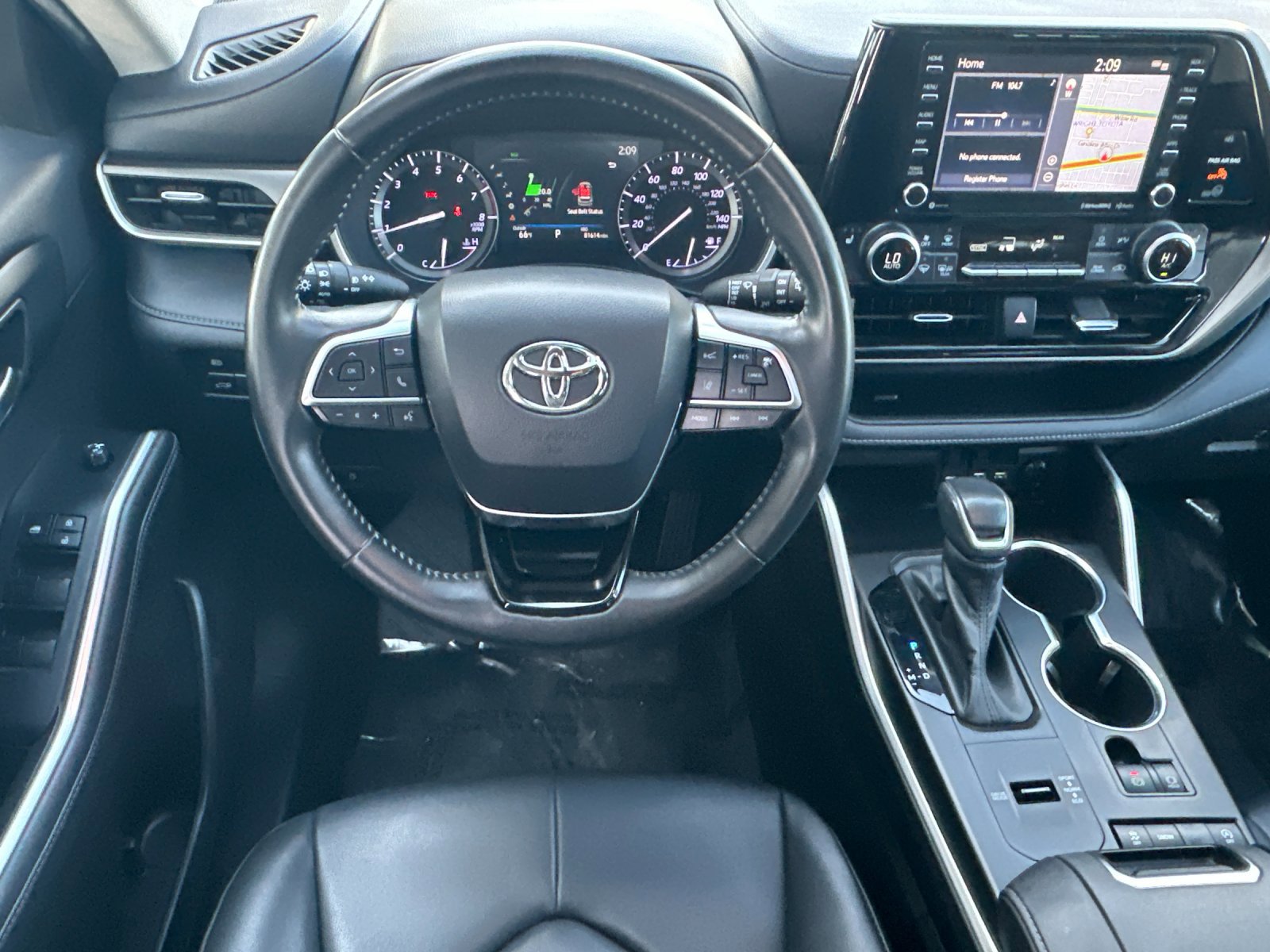 Used 2020 Toyota Highlander XLE image 14