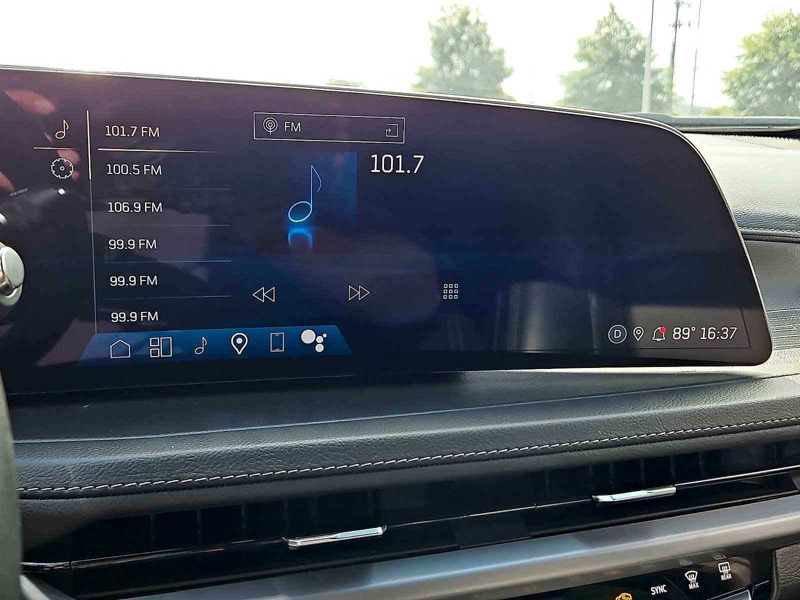 Used 2025 Cadillac XT4 Premium Luxury AWD/4WD image 17