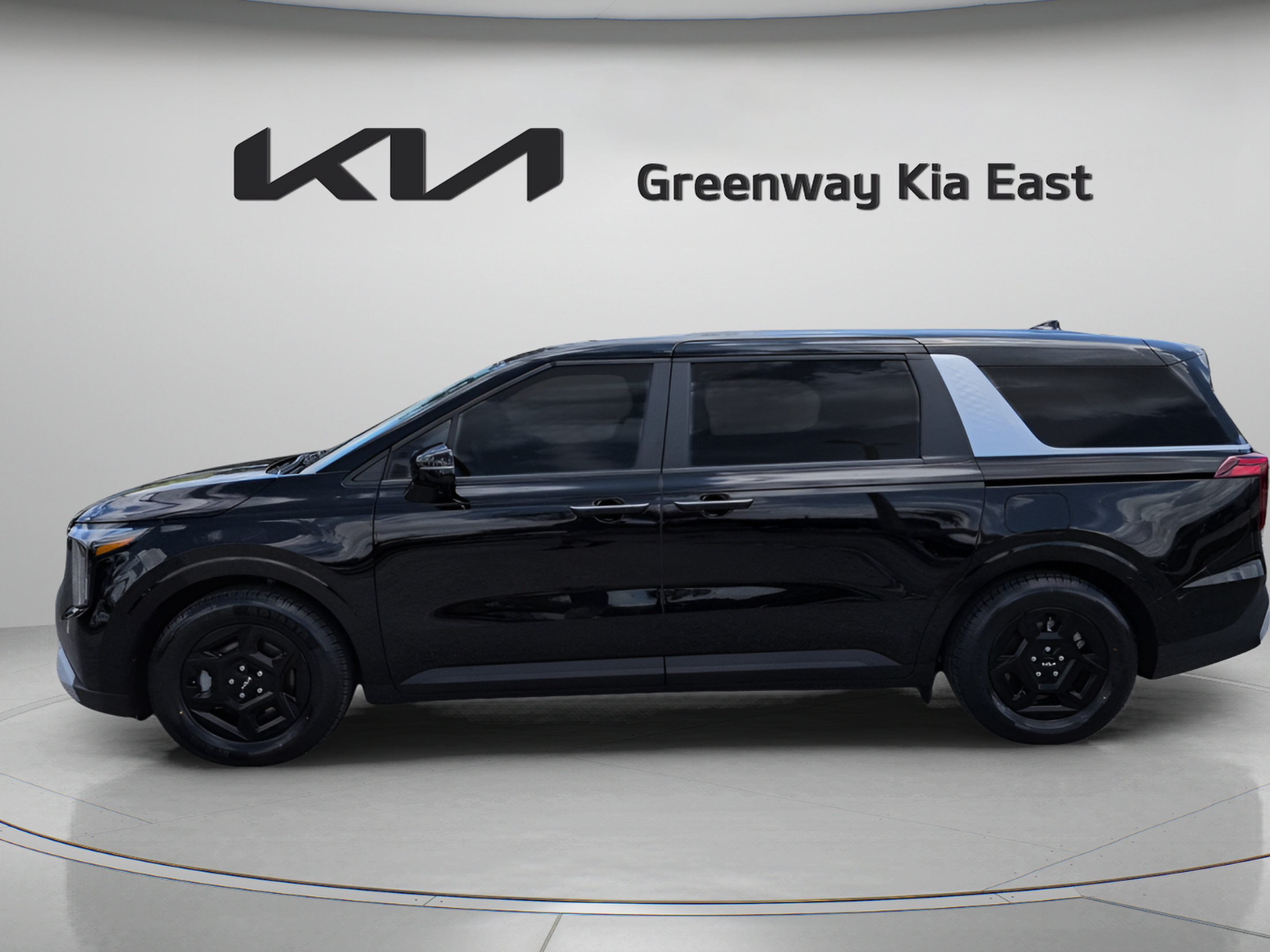 Used 2025 Kia Carnival FWD image 9