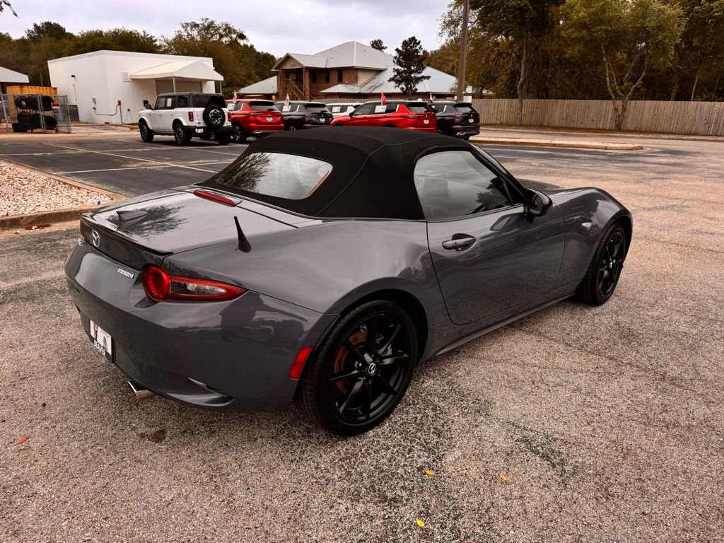 Used 2021 MAZDA MX-5 Miata Club RWD image 9