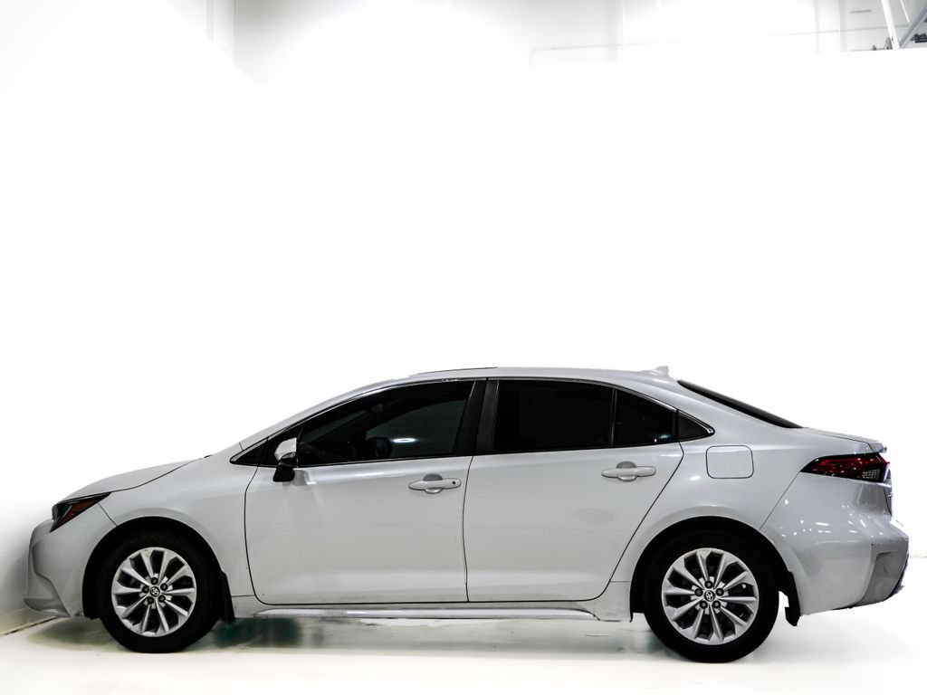 Used 2022 Toyota Corolla XLE FWD image 5