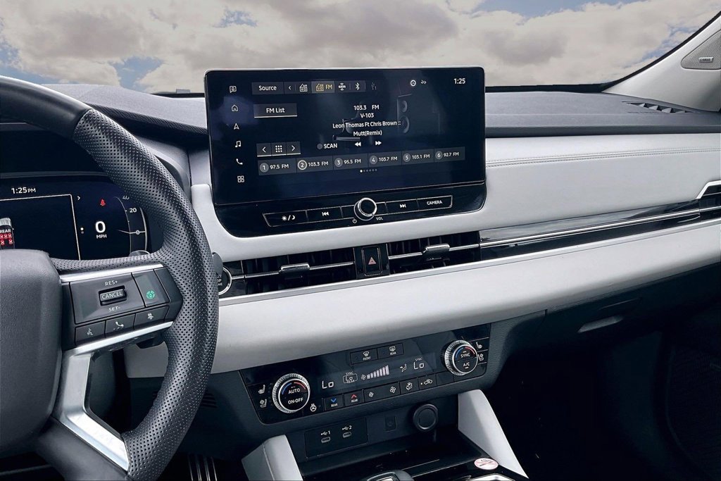 Used 2025 Mitsubishi Outlander SEL FWD image 9