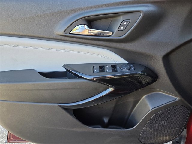 Used 2025 Chevrolet Trax LT image 30