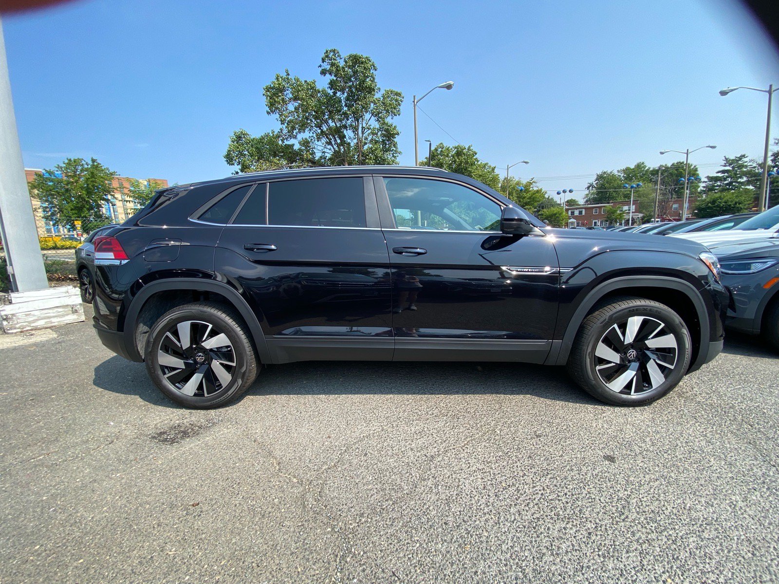 Certified 2026 Volkswagen Atlas Cross Sport SE AWD/4WD image 2