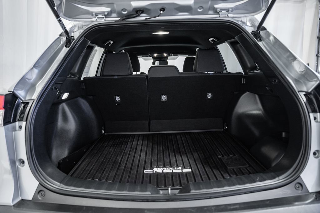 Used 2024 Toyota Corolla Cross SE image 8