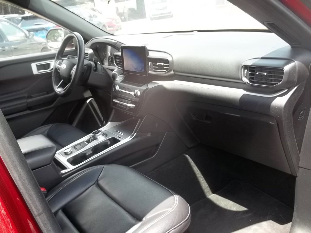 Used 2020 Ford Explorer XLT w/ Equipment Group 202A AWD/4WD image 9