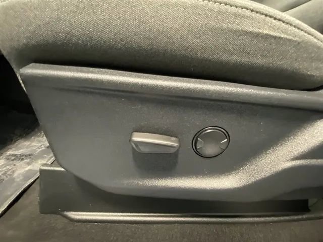 Used 2025 Ford F250 XLT image 12