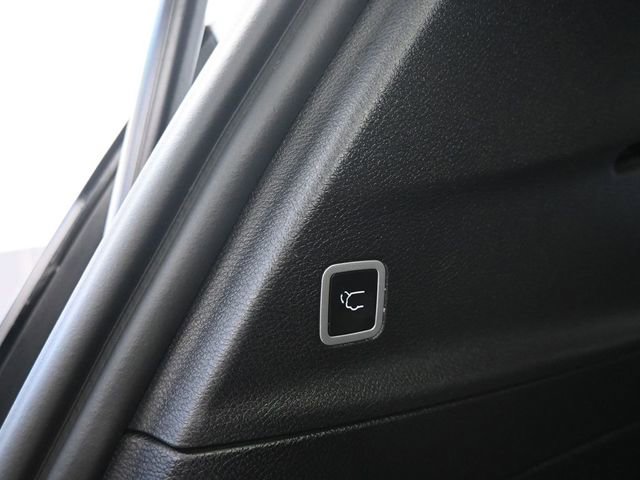 Used 2025 Chrysler Pacifica Select image 9