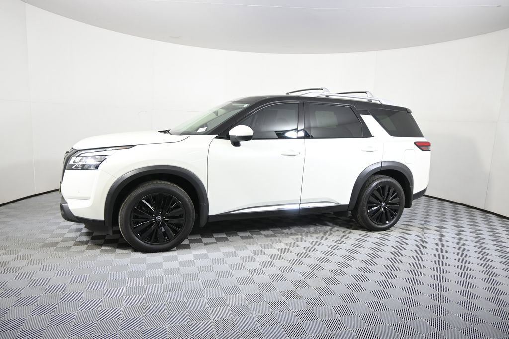 Used 2024 Nissan Pathfinder Platinum w/ Black Appearance Package AWD/4WD image 2