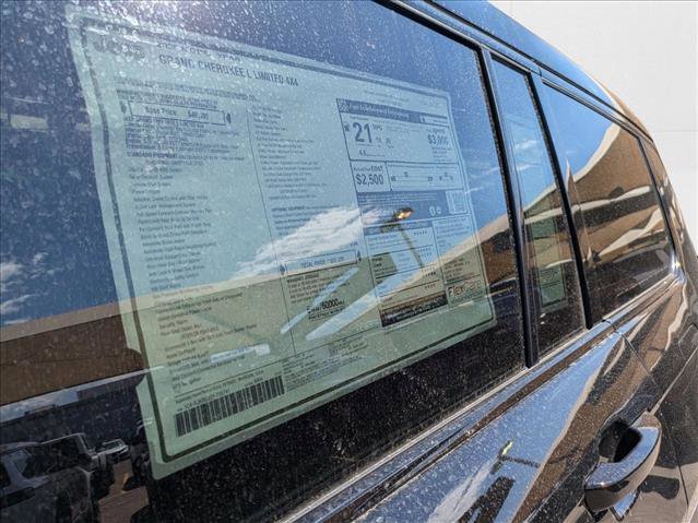 New 2025 Jeep Grand Cherokee L Limited w/ Black Appearance Package image 17