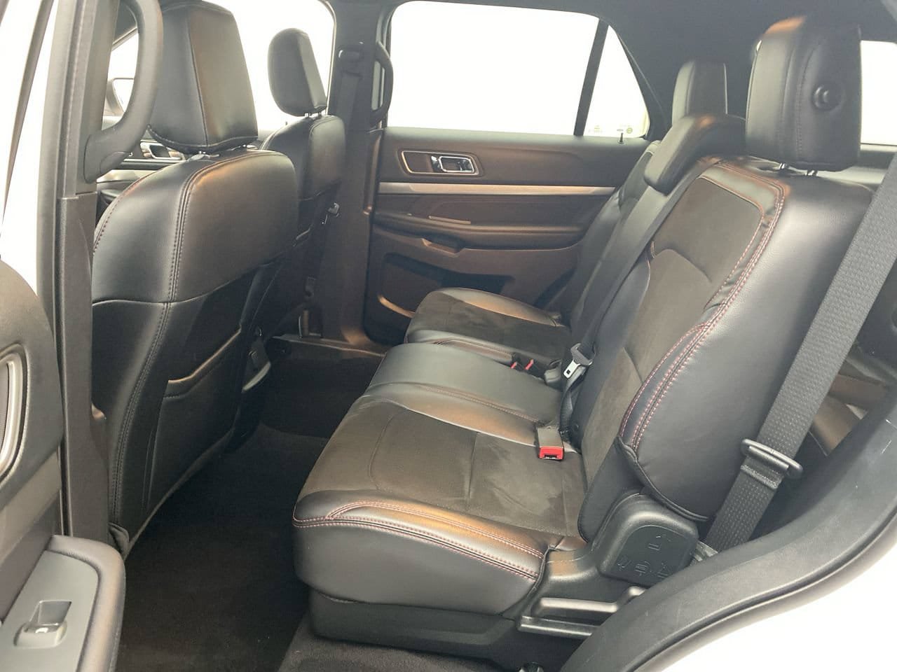 Used 2019 Ford Explorer XLT w/ Equipment Group 202A AWD/4WD image 24