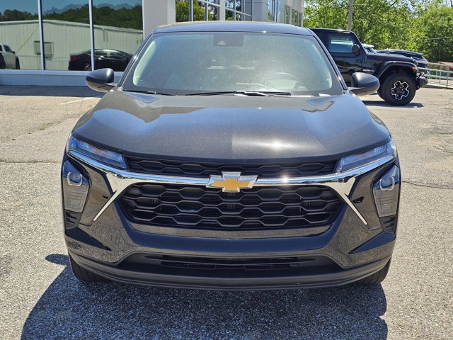 Used 2026 Chevrolet Trax LS FWD image 2