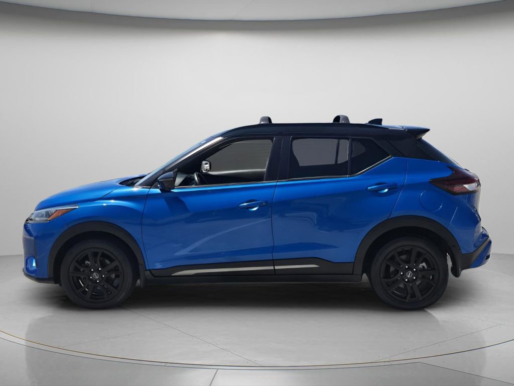 Used 2023 Nissan Kicks SR w/ SR Premium Package FWD image 4