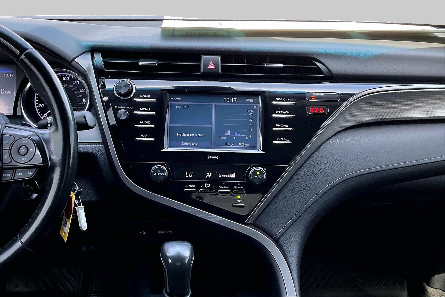 Used 2020 Toyota Camry SE FWD image 6