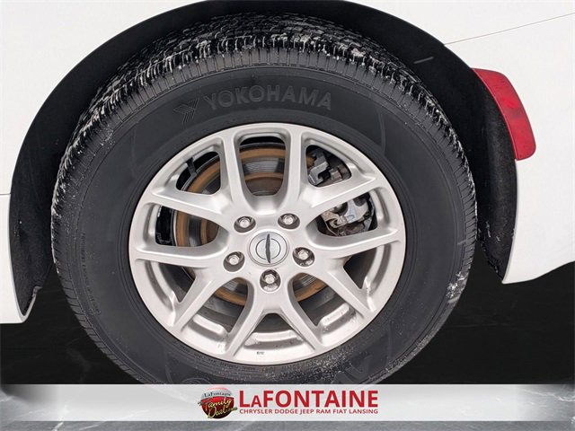 Used 2024 Chrysler Pacifica Touring-L image 33