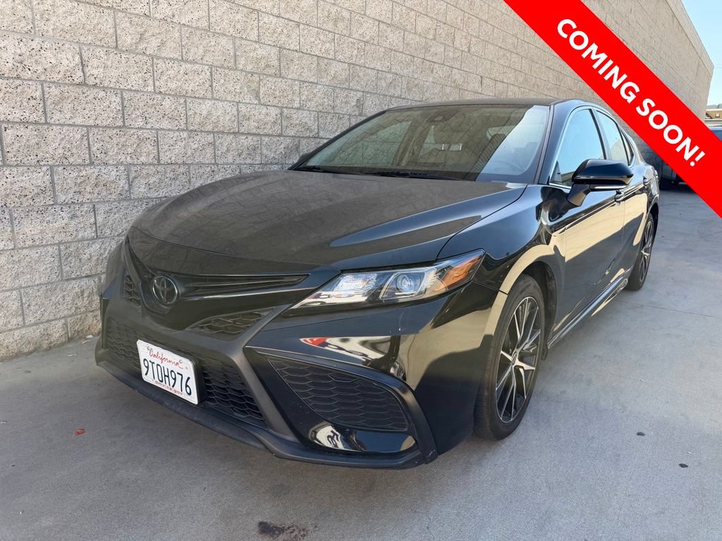 Used 2022 Toyota Camry SE FWD image 2